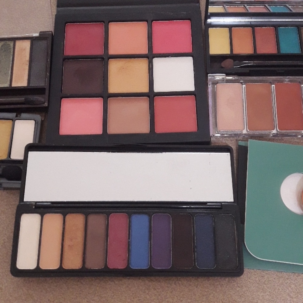 Eyeshadow - Picture 3 of 5